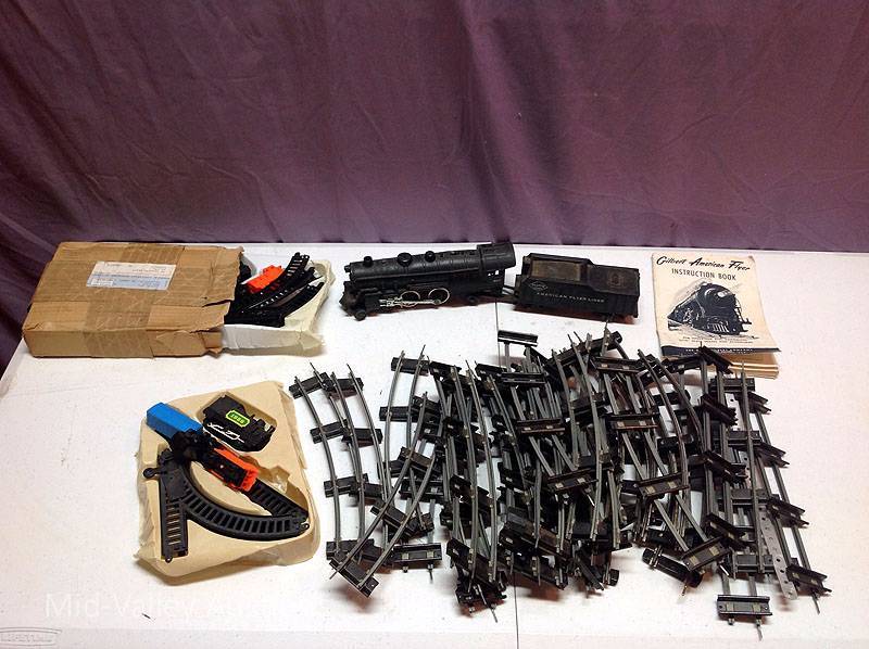 lot 50 image: Toy Train & Tracks
