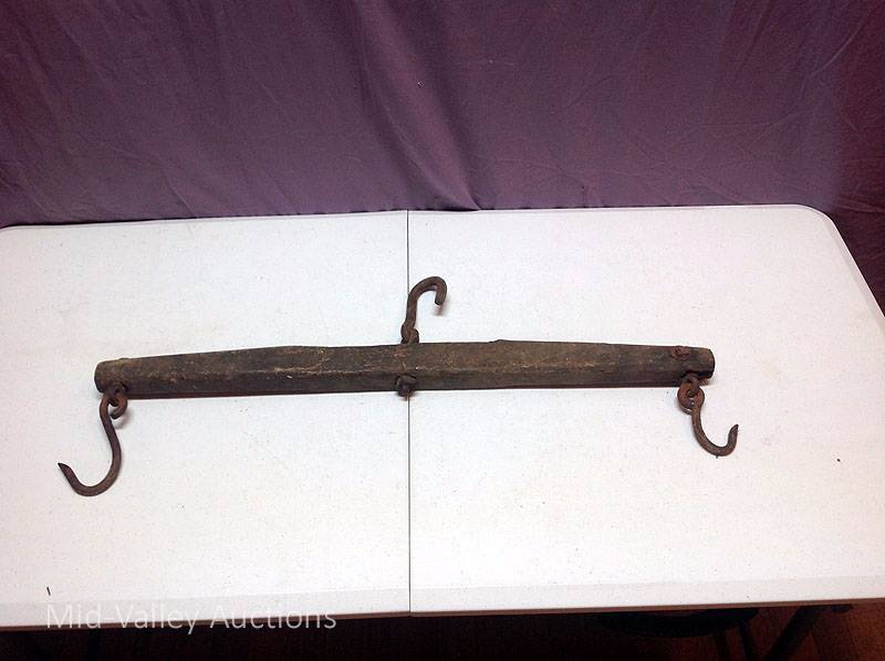 lot 54 image: Vintage Wood Item With Hooks