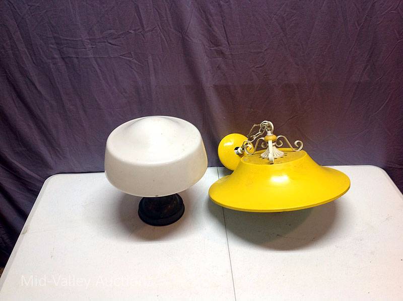 lot 57 image: Light Fixtures