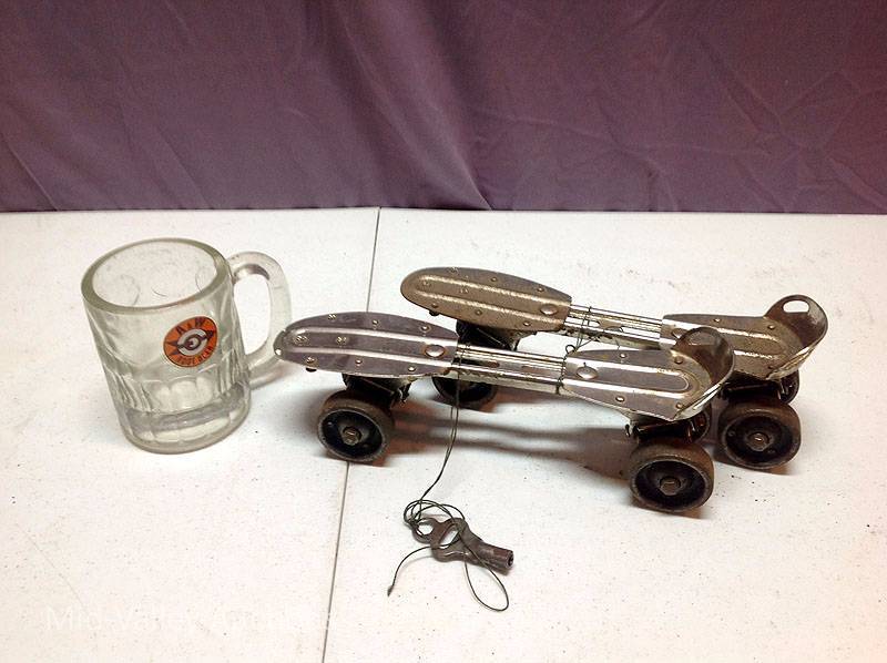 lot 58 image: Vintage Roller Skates & A& W Mug