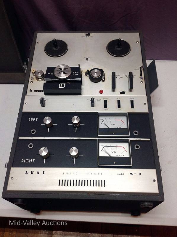 lot 59 image: Old Tape Player