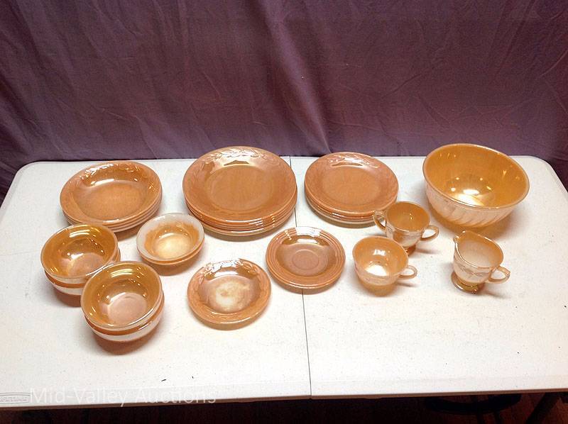 lot 61 image: Vintage Fire-King Oven Ware Peach