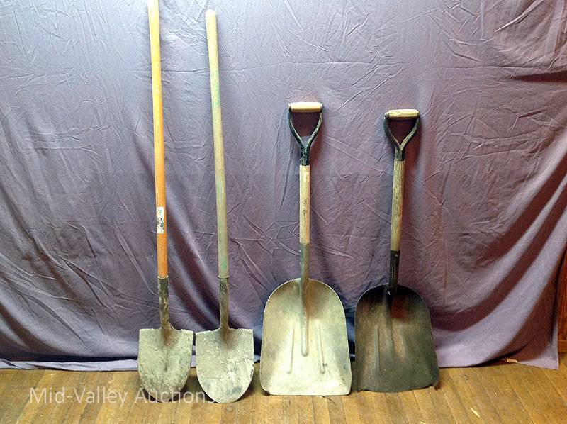lot 66 image: Shovels