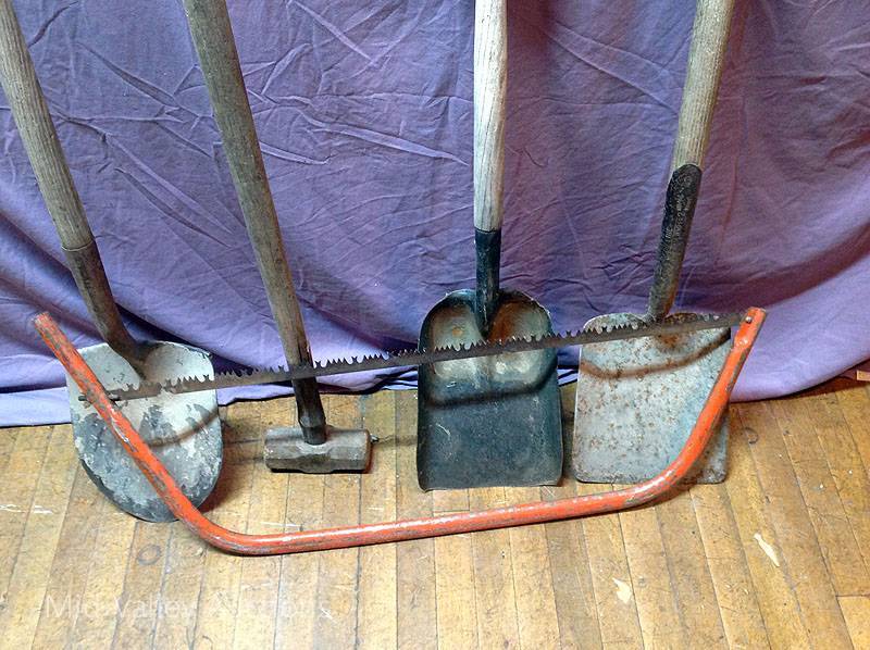 lot 68 image: Yard Tools