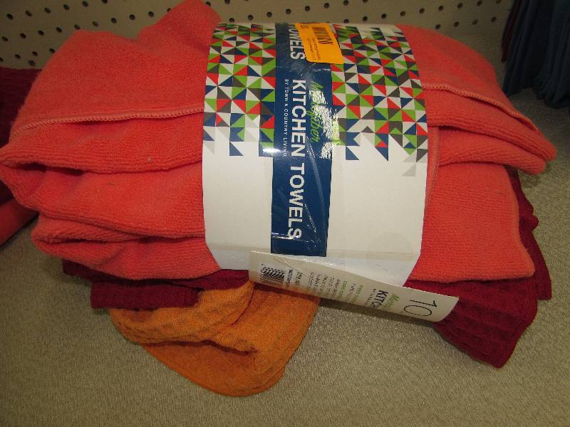 lot 137 image: MICROFIBER KITCHEN TOWELS