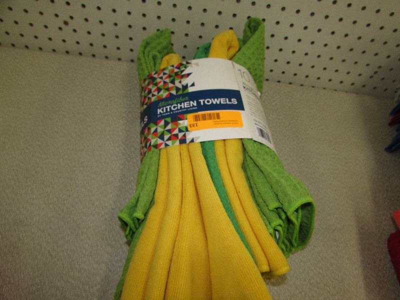 lot 133 image: MICROFIBER KITCHEN TOWELS