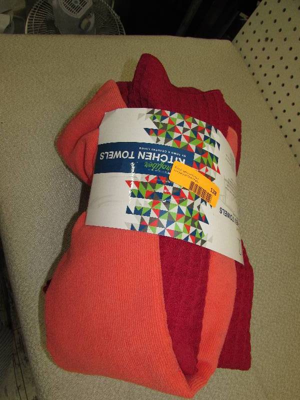 lot 128 image: MICROFIBER KITCHEN TOWELS