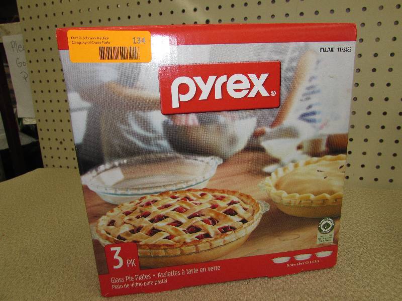 lot 134 image: PYREX 3PC BASIC PIE PLATE