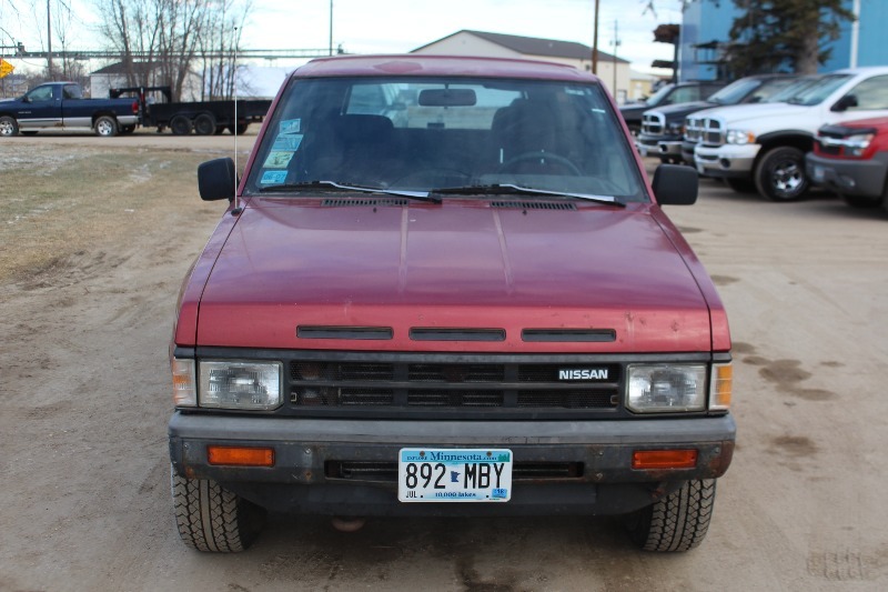 lot 2082 image: 1987 Nissan Pathfinder 4x4 5 Speed - One Owner - 125,341 Miles -