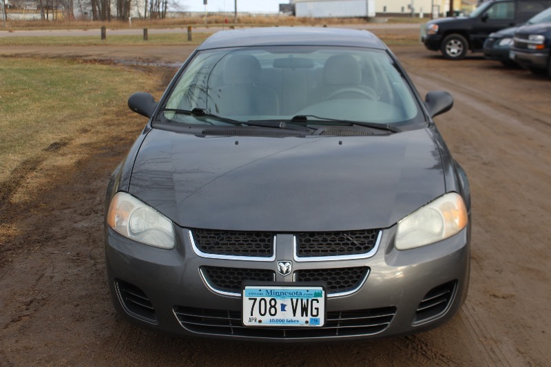 lot 2081 image: 2005 Dodge Stratus SXT - 93,712 Miles - One Owner -