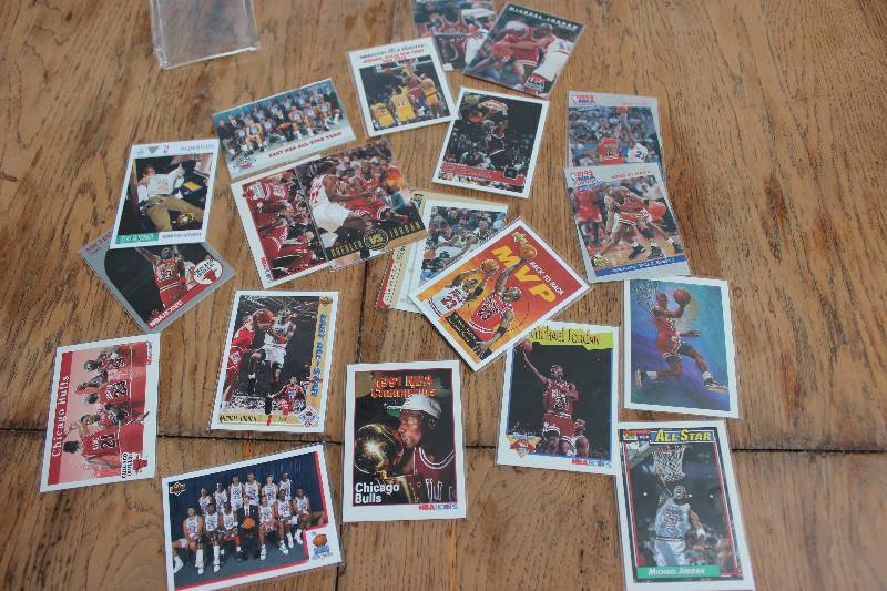 20 Michael Jordan Cards...