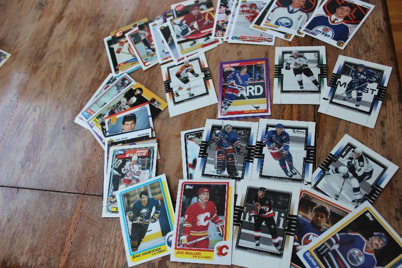 40 Hockey Star Cards...