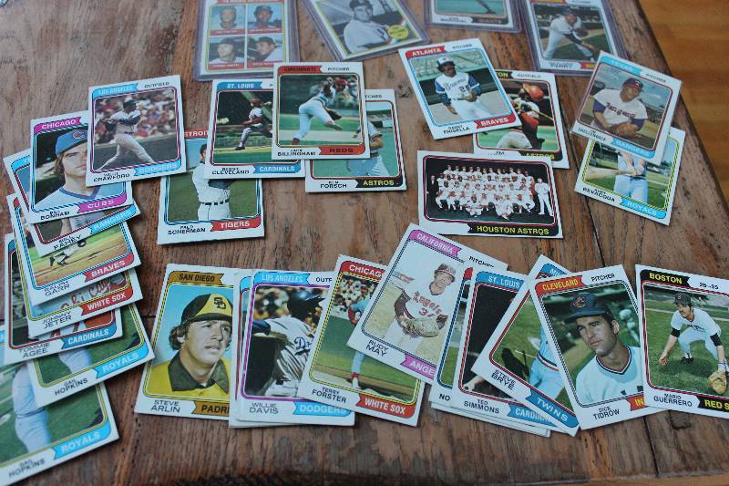 34 1974 Topps Baseball Cards, Gaylo...