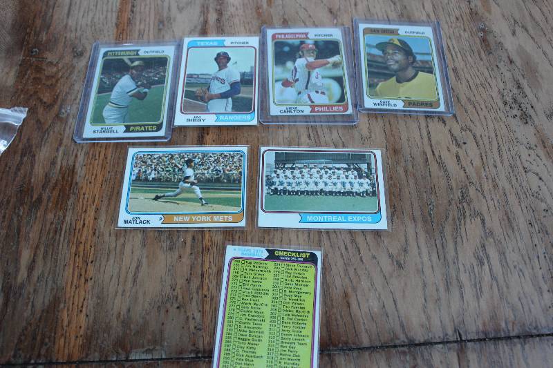 7 1974 Topps Baseball Cards, Dave W...