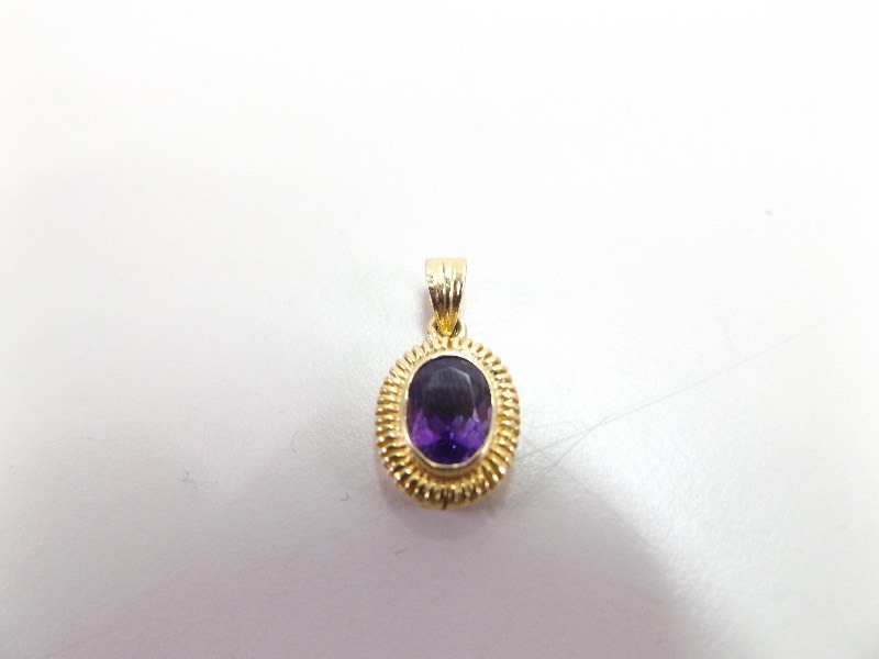 18k Gold Pendant with Amethyst Stone (1.9 grams Total Weight)