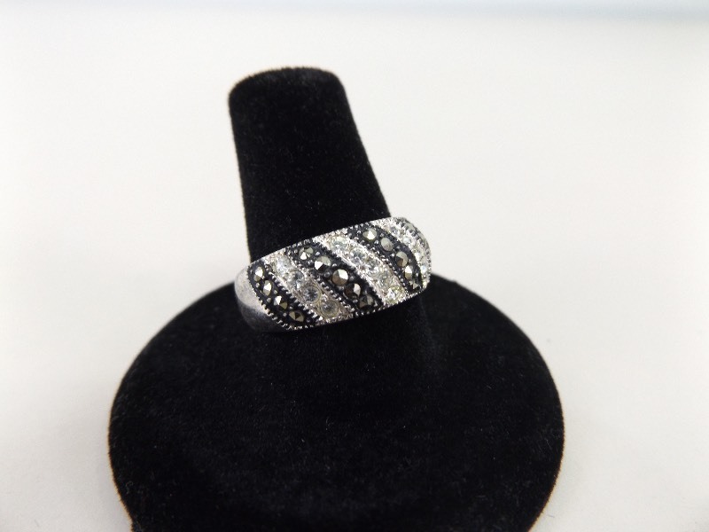 New .925&nbspSterling Silver Sz 7.5 Marcasite and Crystal Ring (3.8 grams Total Weight)