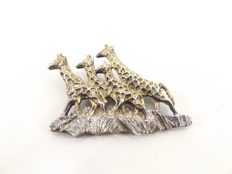 Medium Size&nbsp.925&nbspSterling Silver Giraffe Brooch (15.5 grams Total Weight)