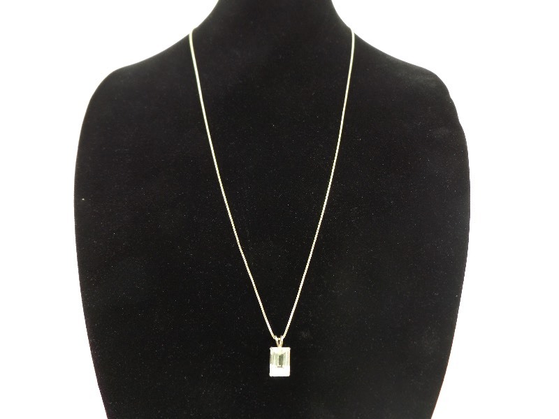 Large Crystal&nbsp.925&nbspSterling Silver Necklace and Pendant (7.7grams Total Weight)
