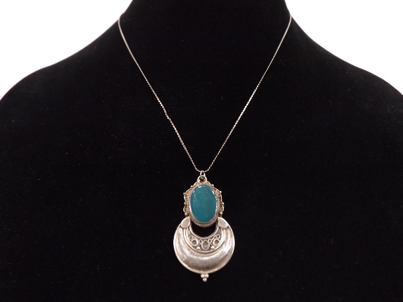Medium Sized&nbsp.925&nbspSterling Silver Shield Pendant Necklace (7.7 grams Total Weight)