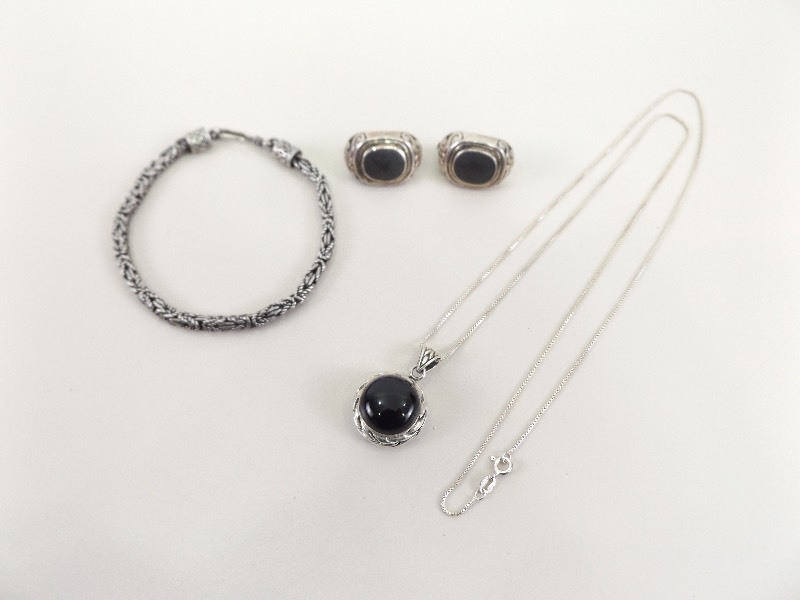 Celtic Style&nbsp.925&nbspSterling Silver Earring, Pendant and Bracelet Set (39.3 grams Total Weight)