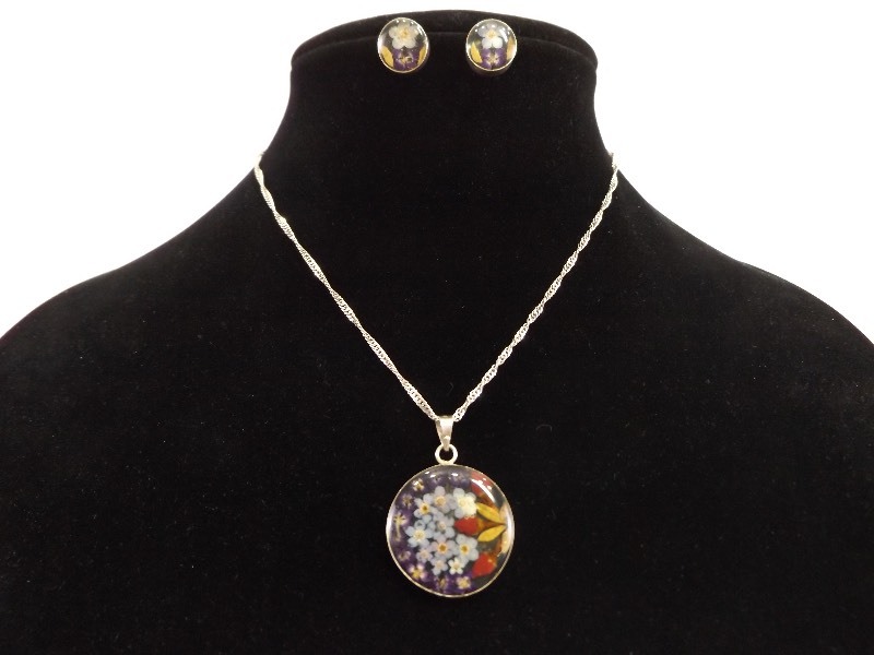 .925&nbspSterling Silver Encased Flower Pendant Necklace and Earring Set (8.9 grams Total Weight)