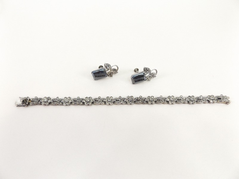 .925&nbspSterling Silver Marcasite Bracelet and Earring Set (25.3 grams Total Weight)