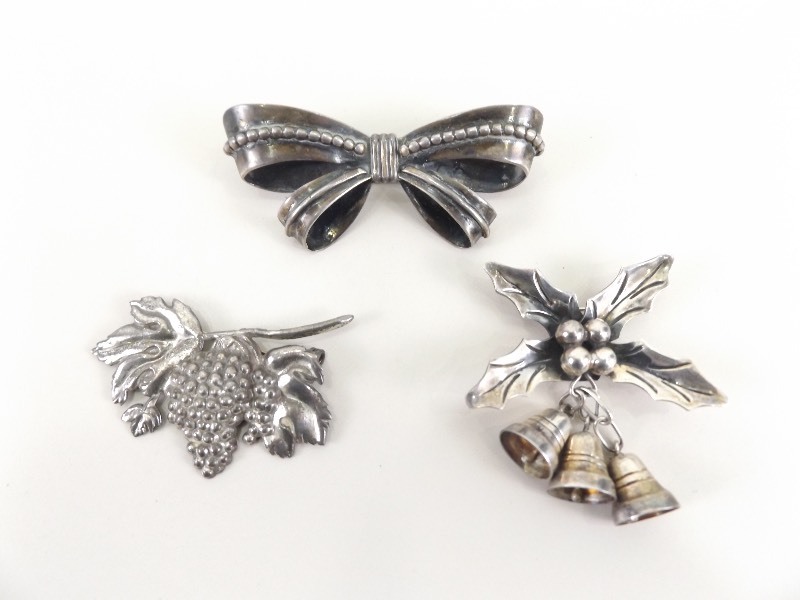 3 Large&nbsp.925&nbspSterling Silver Brooches (48.4 grams Total Weight)