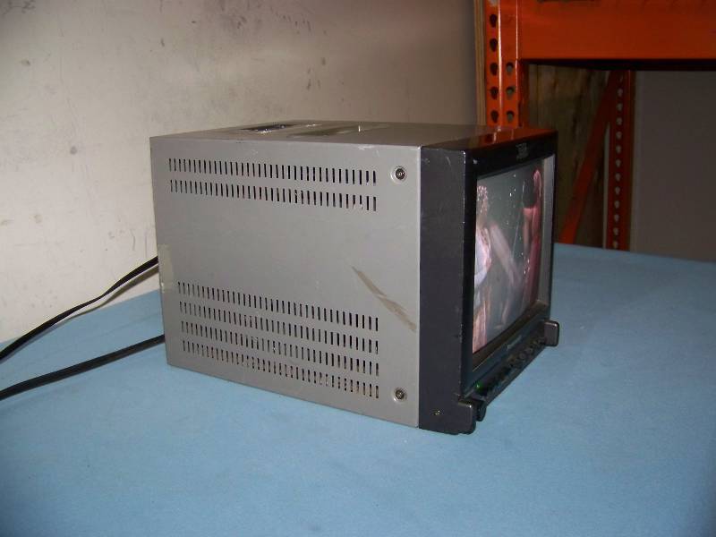 lot 85 image: Panasonic, 9, CRT, Color Video Monitor