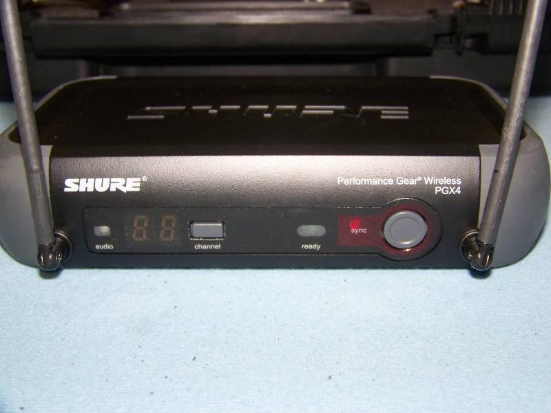 lot 63 image: Shure, Microhone  Mic Kit with Lapel Mic, Transmitter and Wireless Receiver in Hard Sided Case