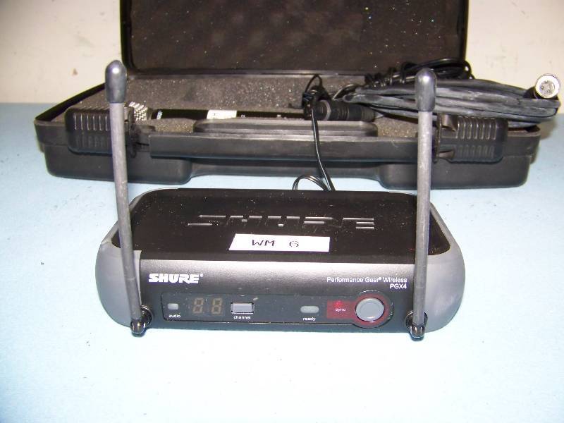 lot 64 image: Shure, Microhone  Mic Kit with Handheld Mic, Wired Lapel Mic and Wireless Receiver in Hard Sided Case