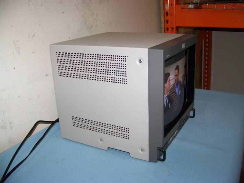 lot 84 image: Sony, Trinitron, 14, CRT, Color Video Monitor