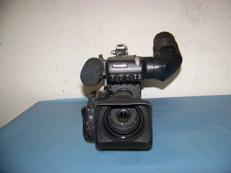 lot 47 image: Panasonic, Color Video Camera with Anton Bauer Power Supply in a Shok-Stop, Hard Sided Travel Case