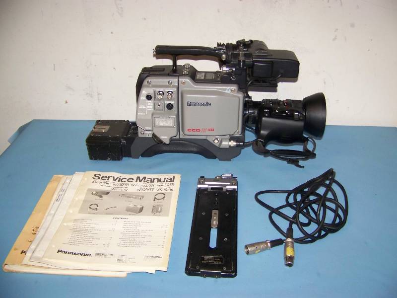 lot 46 image: Panasonic, Color Video Camera with Fujinon Lens and Tripod Plate in a Hard Sided Travel Case