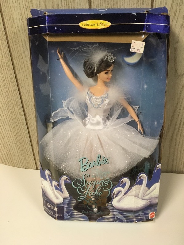 lot 22 image: Barbie - Swan Queen Swan Lake