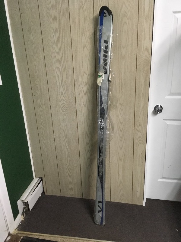 lot 32 image: Skis Volkl 170 Made in Germany