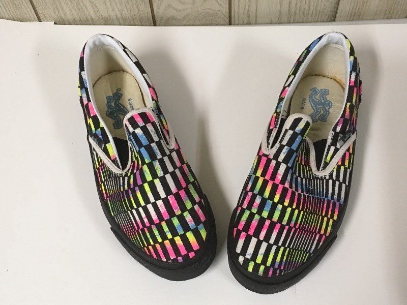 lot 54 image: Airwalk Mens Sz 8 Multi Color shoes in Box