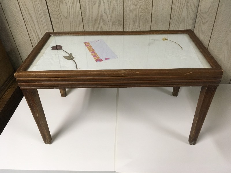 lot 49 image: Small wood Table with Display