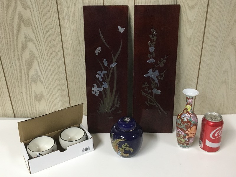 lot 61 image: Asian style Dcor