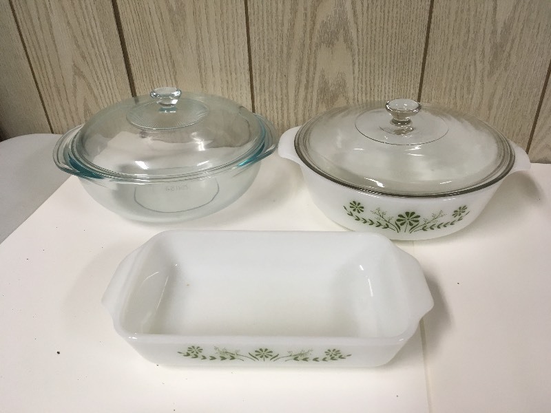 lot 65 image: Pyrex Bakeware, gadgets, more