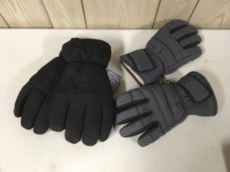 lot 14 image: New Mens Ski Gloves & Jacket
