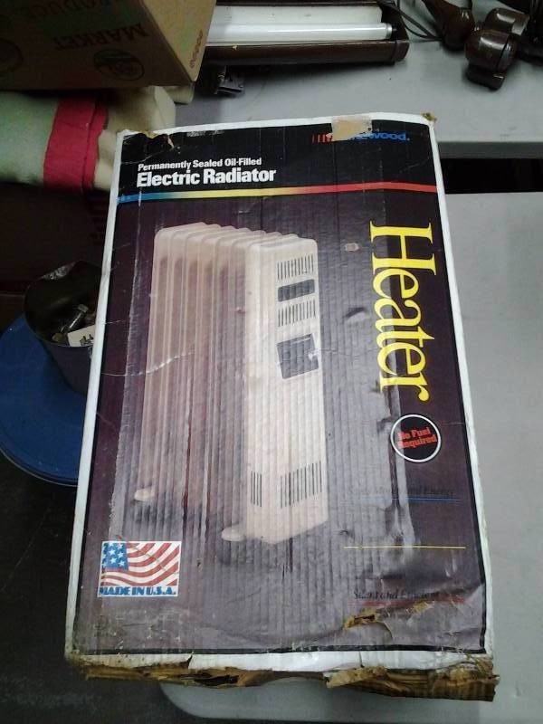 lot 16 image: Electric Radiator Heater