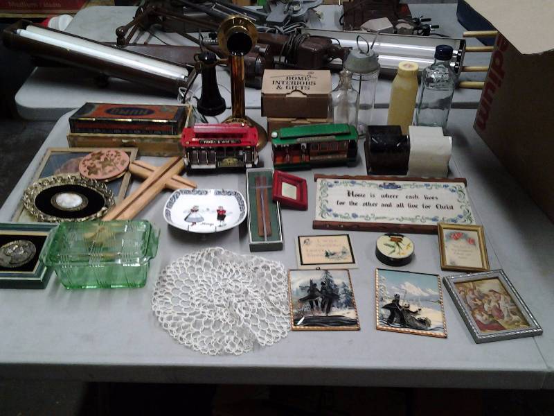 lot 47 image: Lot Of Vintage Collectibles