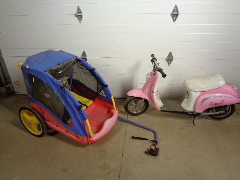 lot 140 image: Bike Trailer, Razor Electric Scooter