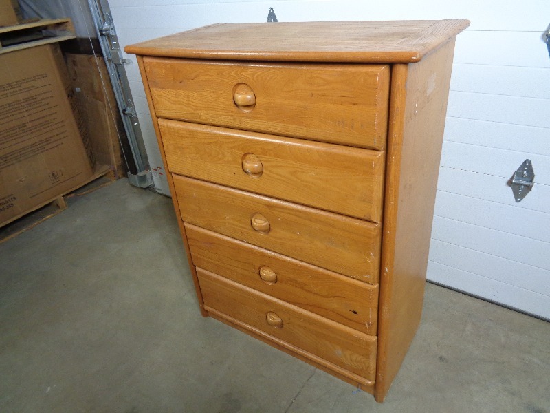lot 143 image: 5 Drawer Dresser