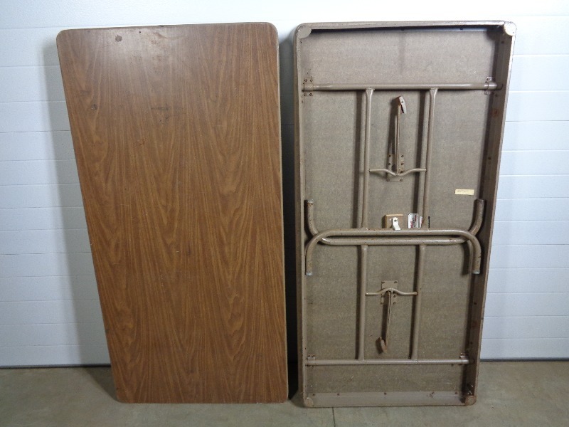 lot 145 image: 2 Folding Tables