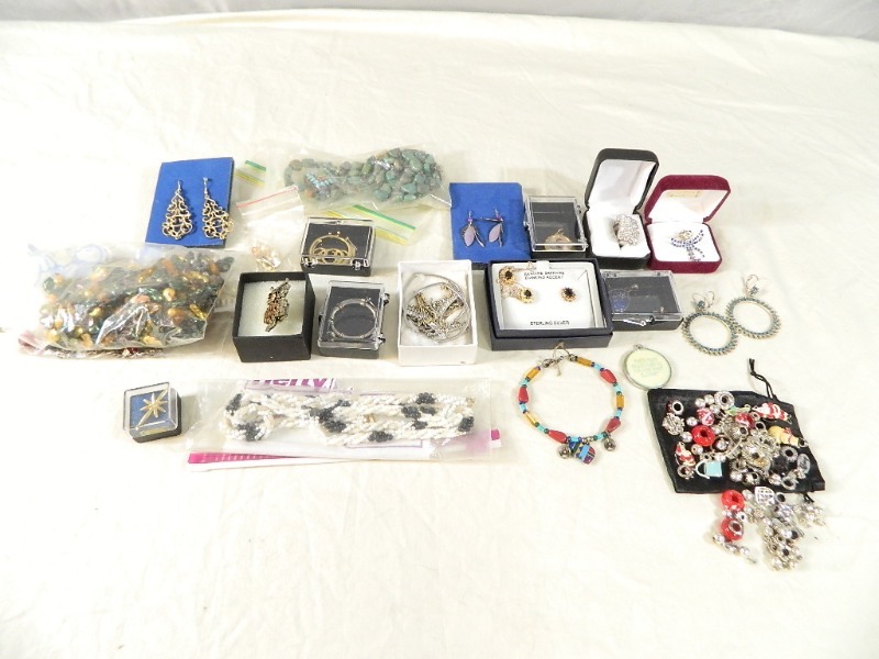 lot 2 image: Estate Jewelry