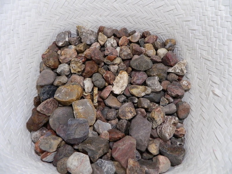 lot 12 image: Basket Full of Agates, Rocks, Gems