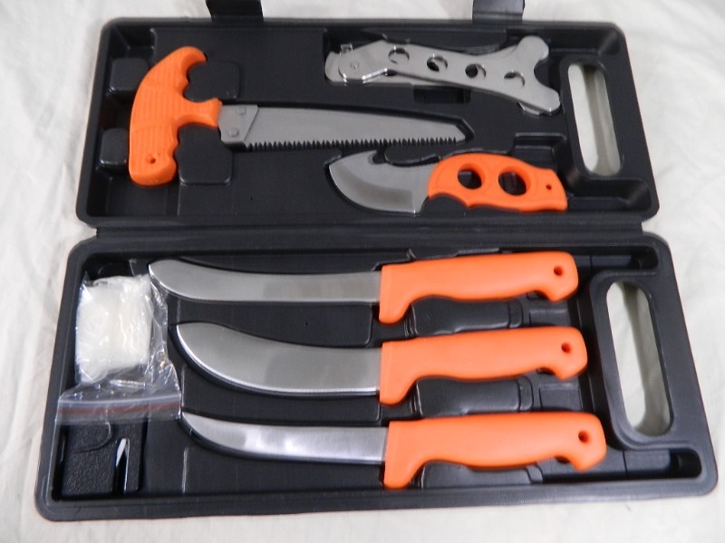 lot 14 image: New Knife Set