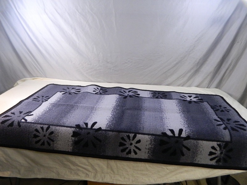 lot 45 image: New Large Rug