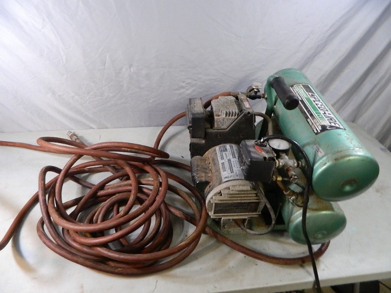 lot 3 image: Speedaire Air Compressor